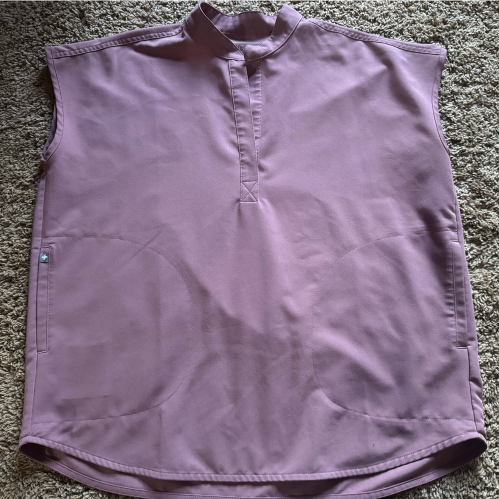 ✨ FIGS Technical Collection Scrub Top — Mauve — Women’s S ✨